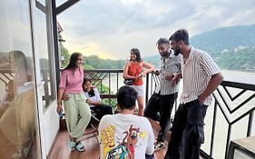 Joey'S By The Ganges