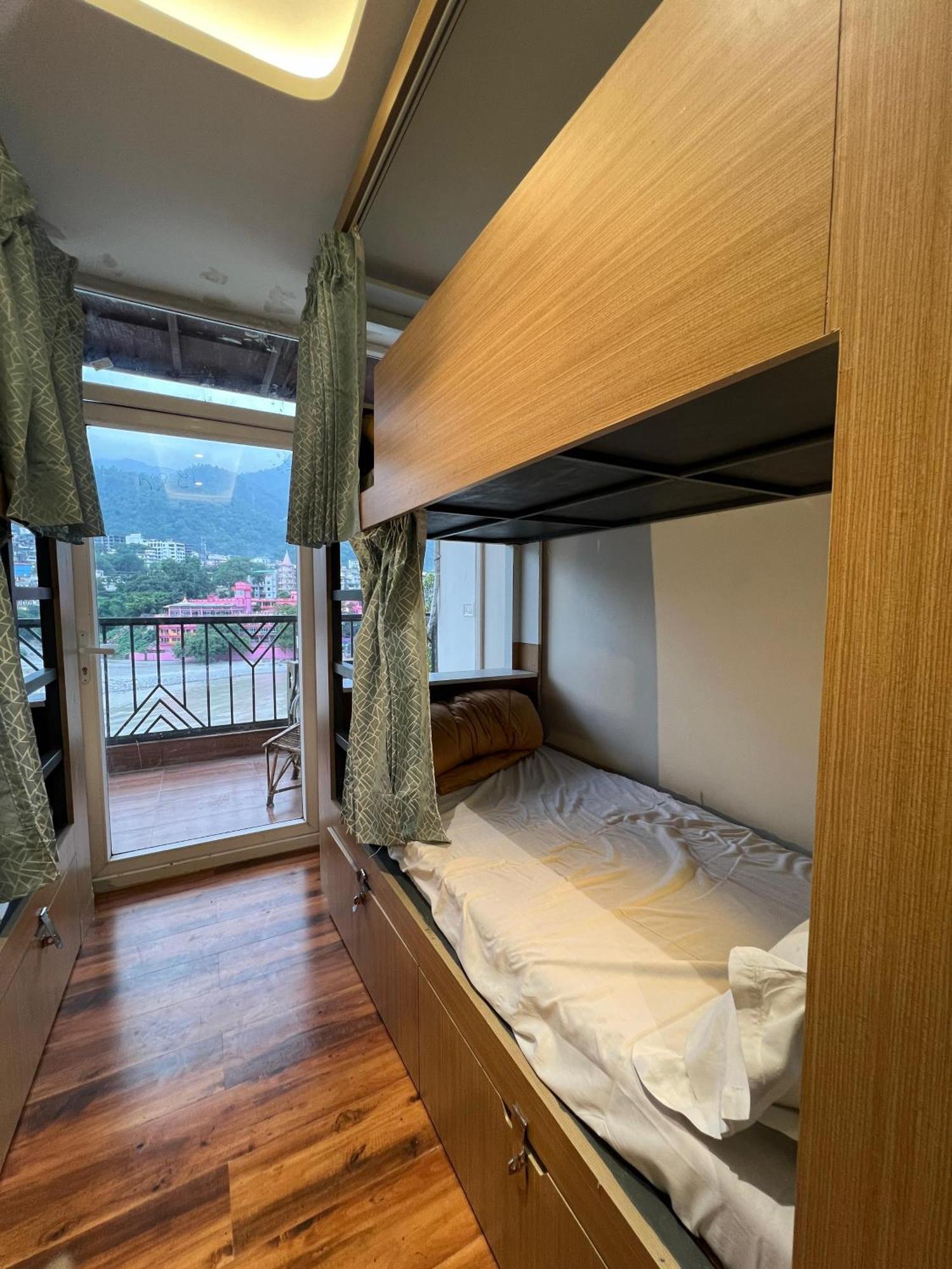 Joey'S By The Ganges Hostel Rishikesh Exterior photo